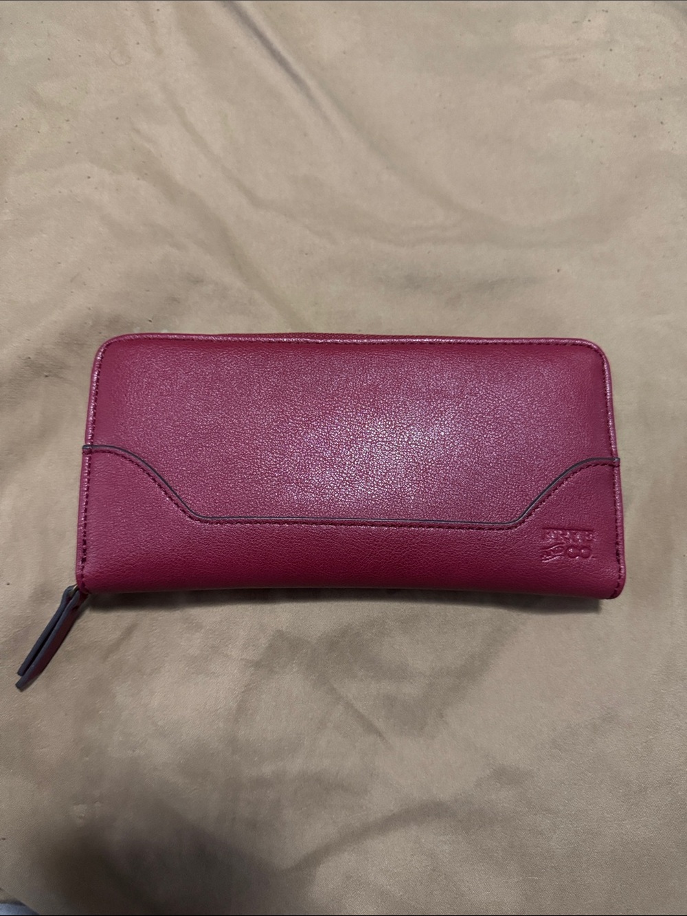 FRYE AND CO NWOT Leather Zip Around Wallet